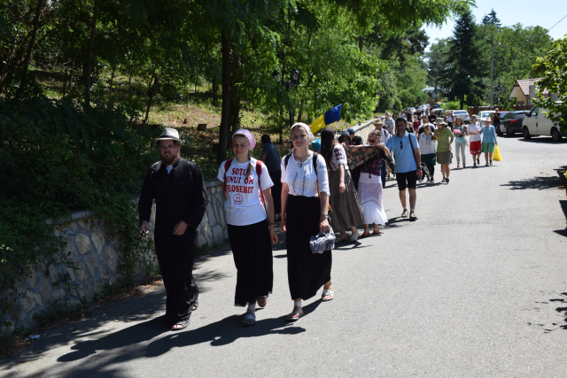 Liturghie arhierească, în cadrul pelerinajului pedestru „Pe urmele sfinţilor nemţeni”