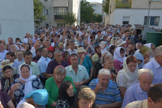 3000 de credincioşi au participat la sfințirea bisericii „Sfântul Antonie cel Mare” din Botoșani