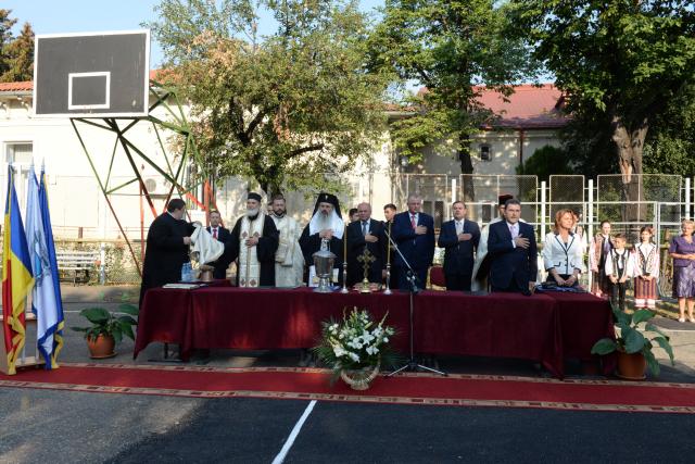 IPS Mitropolit Teofan, prezent în Piatra Neamţ la deschiderea anului şcolar
