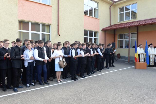 IPS Mitropolit Teofan, prezent în Piatra Neamţ la deschiderea anului şcolar