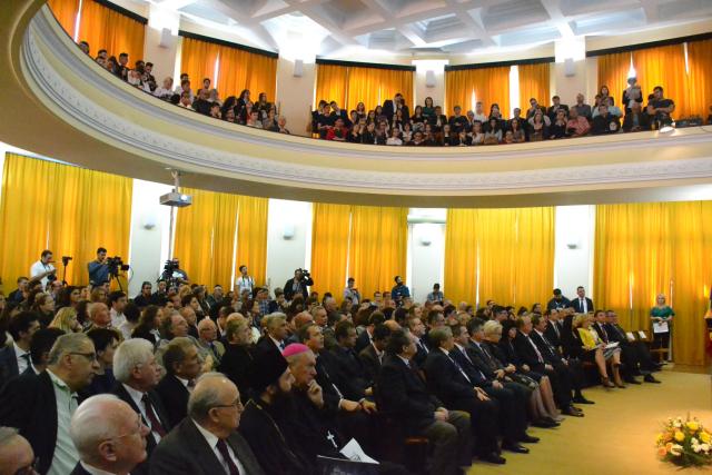 Deschidere de an universitar: „Omul nu poate fi redus la o minte care cugetă”