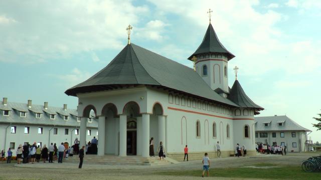 Hram la Mănăstirea „Nașterea Maicii Domnului” - Marginea
