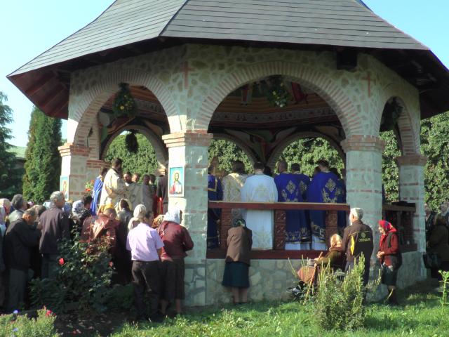 Brâul Maicii Domnului, adus la hramul Mănăstirii Râșca