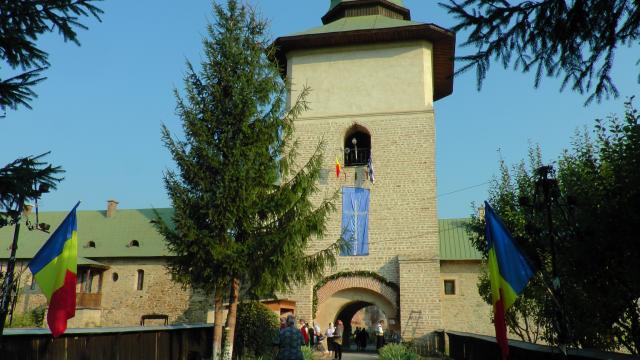 Brâul Maicii Domnului, adus la hramul Mănăstirii Râșca