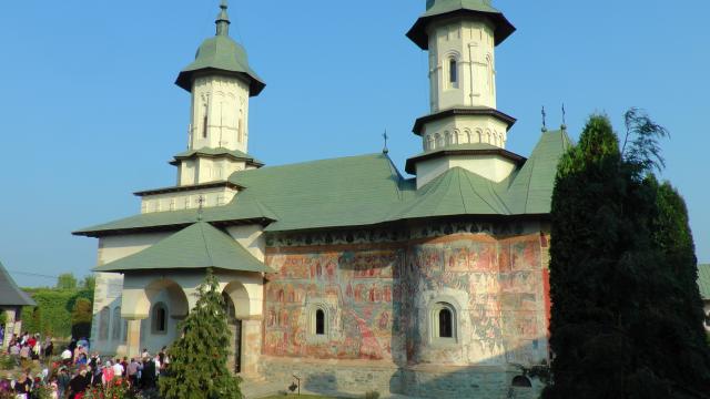 Brâul Maicii Domnului, adus la hramul Mănăstirii Râșca