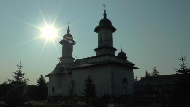 Brâul Maicii Domnului, adus la hramul Mănăstirii Râșca
