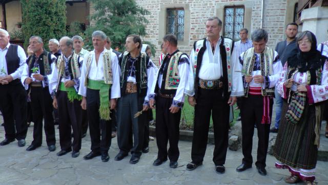 Brâul Maicii Domnului, adus la hramul Mănăstirii Râșca