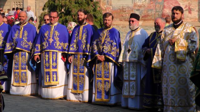Brâul Maicii Domnului, adus la hramul Mănăstirii Râșca