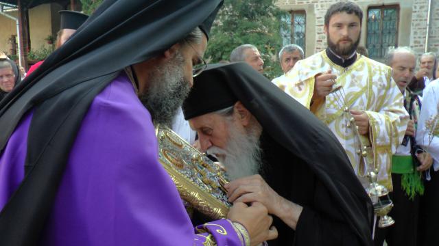 Brâul Maicii Domnului, adus la hramul Mănăstirii Râșca