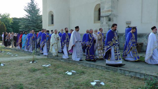 Brâul Maicii Domnului, adus la hramul Mănăstirii Râșca