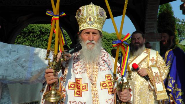 Brâul Maicii Domnului, adus la hramul Mănăstirii Râșca