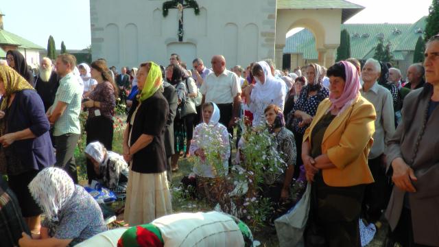 Brâul Maicii Domnului, adus la hramul Mănăstirii Râșca