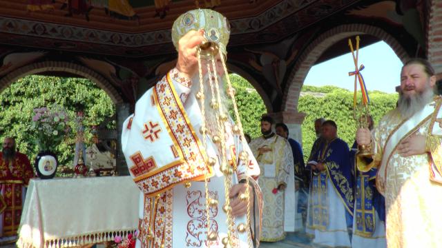 Brâul Maicii Domnului, adus la hramul Mănăstirii Râșca