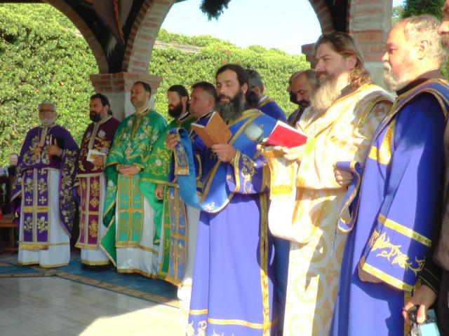 Brâul Maicii Domnului, adus la hramul Mănăstirii Râșca