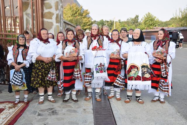 IPS Părinte Teofan, la hramul Mănăstirii Hadâmbu: „Maica Domnului este cinstită prin nașterea de prunci”