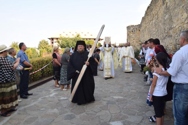 IPS Părinte Teofan, la hramul Mănăstirii Hadâmbu: „Maica Domnului este cinstită prin nașterea de prunci”