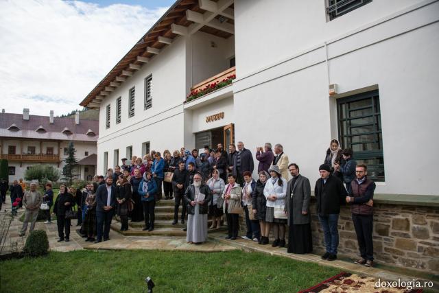 Tradiție la Mănăstirea Putna: Patriarhul Antiohiei a plantat un brad