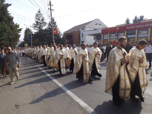 Manifestări religioase şi militare în cinstea Sfintei Cruci