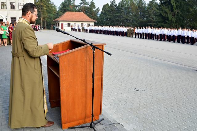 „Să fiţi bineplăcuţi lui Dumnezeu şi oamenilor“