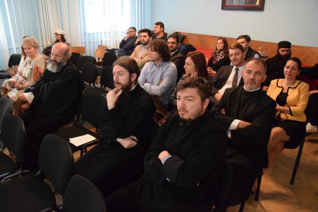 Părintele Cristian Dăscălescu şi Valentin Ţoc, doctori ai Facultăţii de Teologie Ortodoxă „Dumitru Stăniloae“ din Iaşi