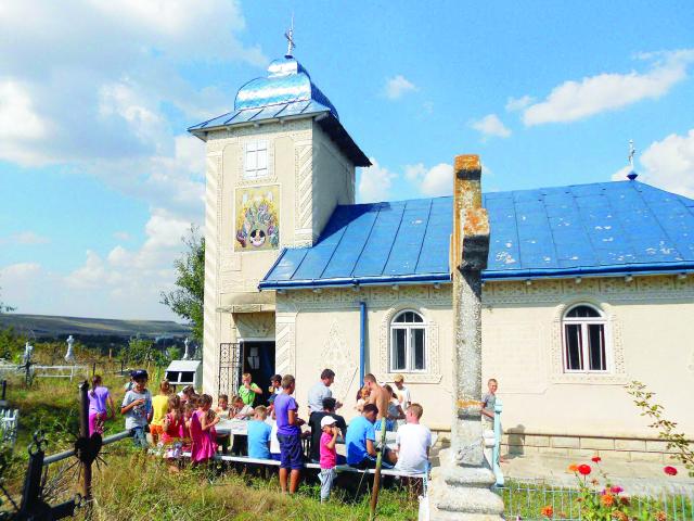 Comunitatea care a înţeles că totul se poate realiza prin muncă, jertfă şi dăruire