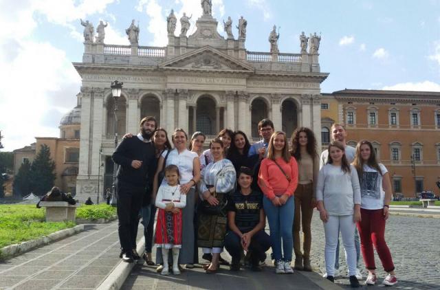 Tinerii Nepsis de la Paraclisul Episcopal din Roma – Torre Spaccata în pelerinaj  la bisericile din Roma