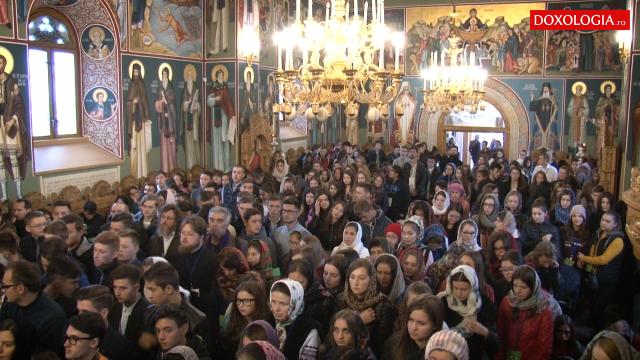600 de tineri botoșăneni, la Mănăstirea Zosin