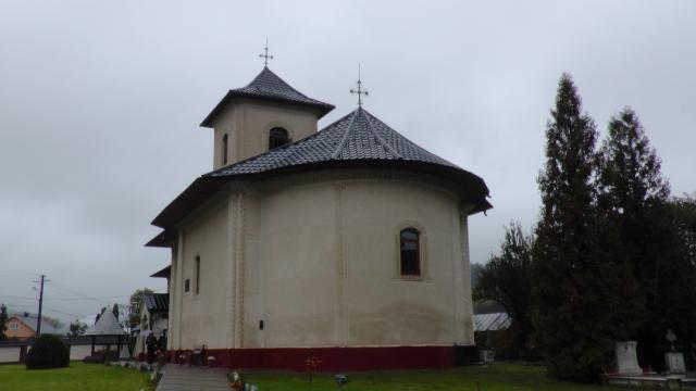 Sfântă Liturghie arhierească și sfințire de praznicar în Parohia Valea-Moldovei