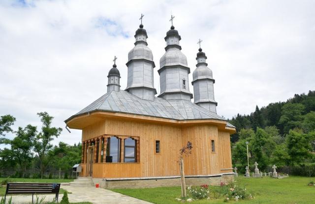 Hramul Schitului Pocrov, în prezenţa a sute de pelerini