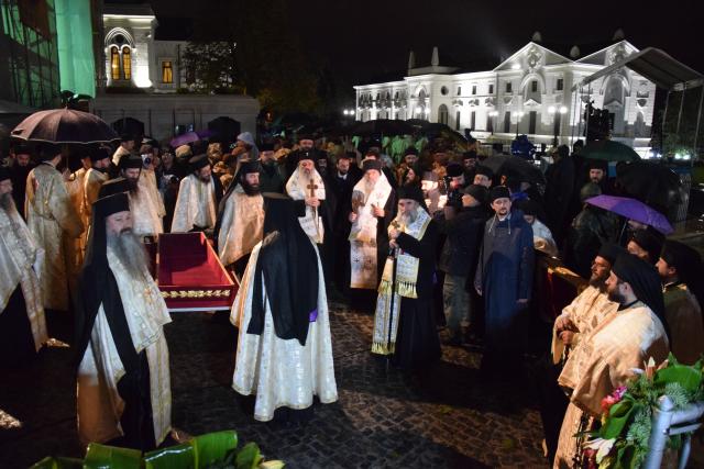 Prin frig și ploaie: pelerini din toată țara au străbătut „Calea Sfinților”