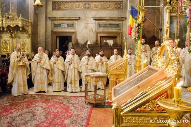 Liturghie oficiată de trei ierarhi în Duminica a 21-a după Rusalii la Catedrala Mitropolitană din Iași