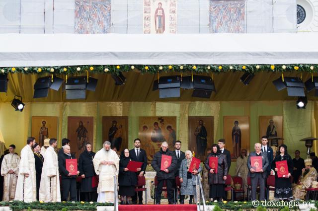 Cinci familii binecuvântate cu mulți copii au fost decorate cu distincția „Crucea Moldavă”