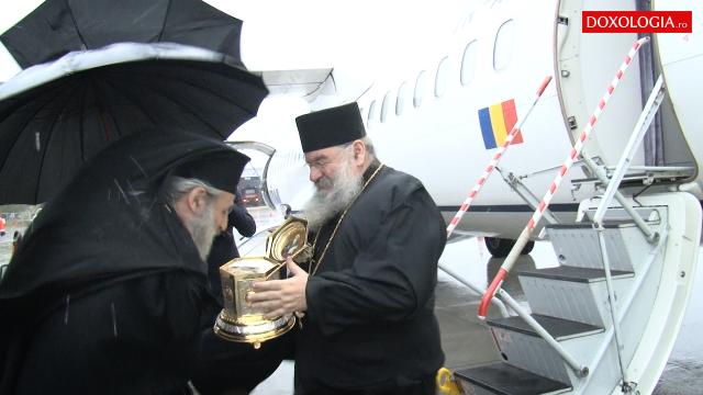 (Video) Au sosit la Iași moaștele Sfântului Cuvios Neofit Zăvorâtul