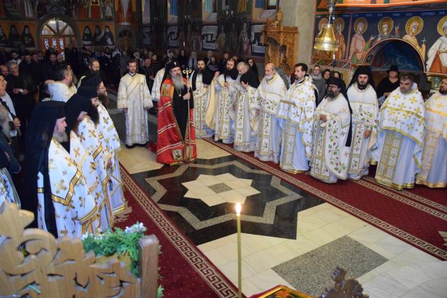 Sfântul Mare Mucenic Dimitrie, sărbătorit la Pângărați prin Liturghie arhierească