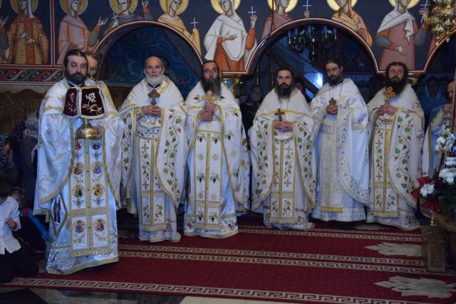 Sfântul Mare Mucenic Dimitrie, sărbătorit la Pângărați prin Liturghie arhierească