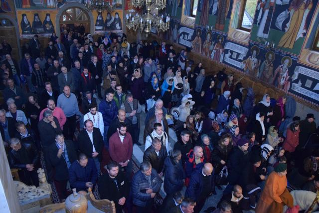 Sfântul Mare Mucenic Dimitrie, sărbătorit la Pângărați prin Liturghie arhierească