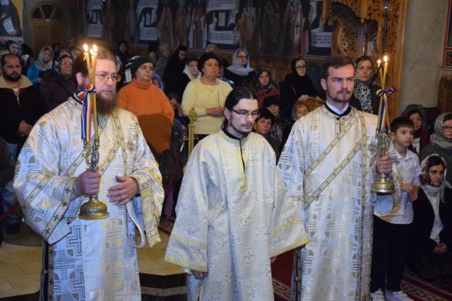 Sfântul Mare Mucenic Dimitrie, sărbătorit la Pângărați prin Liturghie arhierească