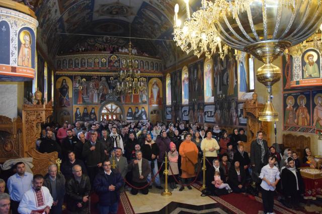 Sfântul Mare Mucenic Dimitrie, sărbătorit la Pângărați prin Liturghie arhierească