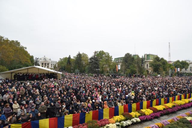 25 000 de pelerini, prezenți la Iași de ziua Sfintei Cuvioase Parascheva