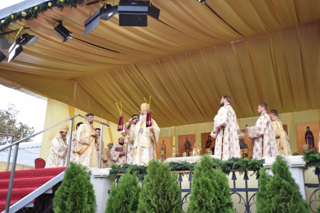 25 000 de pelerini, prezenți la Iași de ziua Sfintei Cuvioase Parascheva