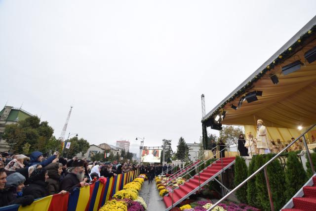 25 000 de pelerini, prezenți la Iași de ziua Sfintei Cuvioase Parascheva
