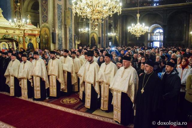 Moaştele Sfântului Cuvios Neofit Zăvorâtul au ajuns la Iași