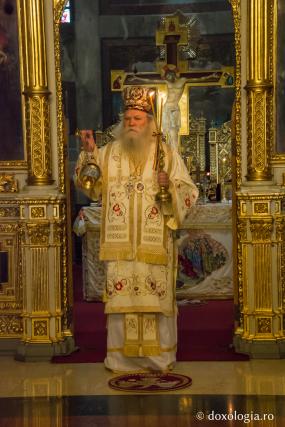 Liturghie Arhierească în aşteptarea delegaţiei din Cipru (galerie FOTO)