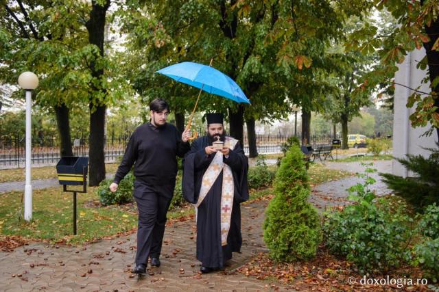 Părticele din moaștele Sfântului Cuvios Neofit Zăvorâtul vor rămâne la Iași
