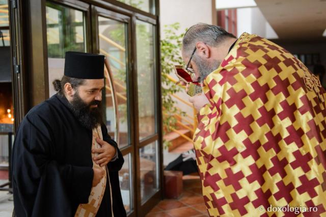 Părticele din moaștele Sfântului Cuvios Neofit Zăvorâtul vor rămâne la Iași
