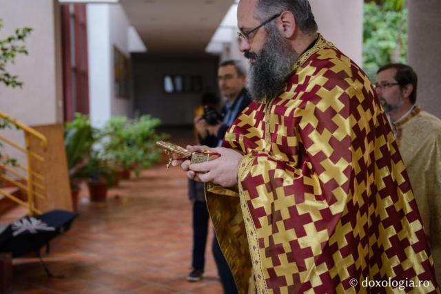 Părticele din moaștele Sfântului Cuvios Neofit Zăvorâtul vor rămâne la Iași