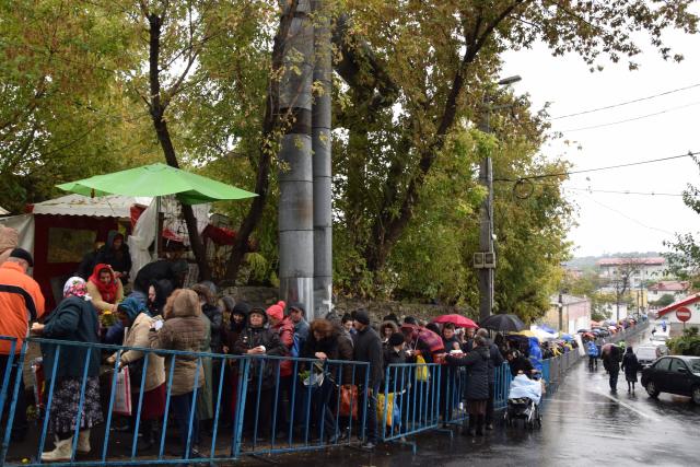 De ce vin pelerinii să se închine la moaștele Sfintei Cuvioase Parascheva?