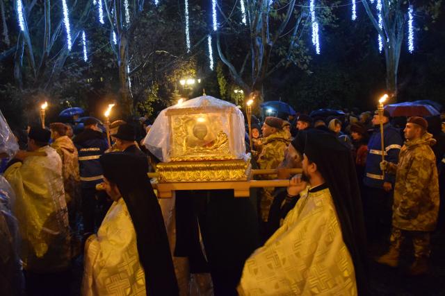 Prin frig și ploaie: pelerini din toată țara au străbătut „Calea Sfinților”