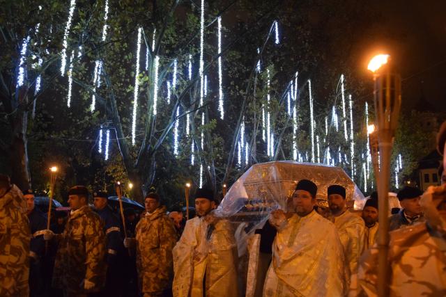 Prin frig și ploaie: pelerini din toată țara au străbătut „Calea Sfinților”