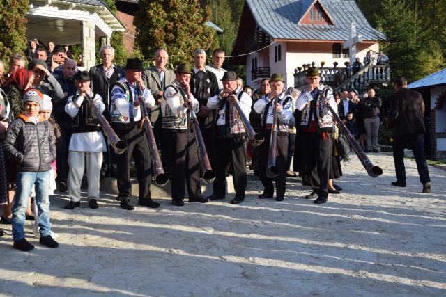 Sărbătoare la Negulești: IPS Mitropolit Teofan a resfințit biserica parohială